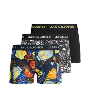 
Jack and Jones Junior JACSUGAR boxershorts multipack voor Jongens. De set basic onderbroeken bevat 3 boxershorts één in effen zwart , twee met schedel art  print. Elastische waistband met Jack&jones logo.