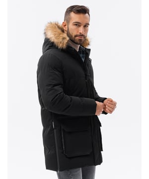 
<p>Winterjas heren | Parka | Moda Italia | C554</p>
<p>Stoere heren winterjas van het Style Italy merk Ombre. Deze parka voor mannen is ideaal te gebruiken voor de koudere seizoenen zoals herfst en winter.<br />
De parka voor heren is voorzien van 6 voorzakken met ritsen.<br />
Binnenzak<br />
Afneembaar imitatie bontje<br />
Opstaande kraag bevestigd met aantrekkoord<br />
Hoogte model: 188 cm<br />
Het model presenteert het product in maat: M</p>
<p>Buitenlaag: 100% Polyester, vulling: 100% polyester, voering: 100% polyester<br />
Kleur: Zwart<br />
Merk: Ombre</p>