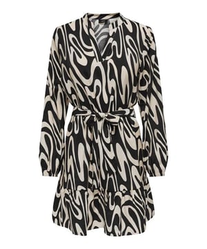 
Deze damesjurk van JDY is gemaakt van een viscosemix en heeft een zebraprint. Het model beschikt over een Vhals. De jurk heeft lange mouwen en rushes aan de onderkant.Extra details zijn: Lange mouw. Rushes aan de onderkant. Vhals. Strikceintuur.Materiaal:100% ViscoseWasvoorschrift:Machinewas max. Fijnwas 30 graden Celsius. Niet in droger