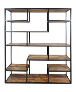 
Ben je op zoek naar een stoere, industriële kast? Vakkenkast Huub combineert mangohout met zwart metaal. Doordat de open vakken asymmetrisch zijn ingedeeld ontstaat er een speels effect voor in jouw interieur. Met deze houten vakkenkast heb je zowel een trendy als functionele kast voor in de woonkamer, slaapkamer of het thuiskantoor. Je kunt Vakkenkast Huub ook als roomdivider gebruiken, plaats daarvoor de kast midden in de ruimte of haaks tegen de wand. Stal verschillende spulletjes uit voor een persoonlijke en gezellige touch. Vakkenkast Huub is gemaakt van zwart metaal en mangohout. Het product wordt op een ambachtelijke manier met de handgemaakt. Dit is een bewuste keuze omdat wij op die manier de uitstraling bereiken welke we voor ogen hebben, namelijk een unieke en rustieke uitstraling voor onze producten. Omdat dit product handgemaakt is kunnen imperfecties voorkomen, denk hierbij aan: - Geringe kleurverschillen - Kleine deukjes of lijnen in het metaalwerk - Hout wat verschilt in dikte - Afmetingen die licht afwijken - Bolling en golving van het materiaal Kleine krasjes en oneffenheden geven leven en karakter aan de kast en zorgen voor de trendy, industriële uitstraling! Onderhoud Mangohout heeft in het algemeen weinig onderhoud nodig en is behandeld tegen vocht en vlekken. Wij geven echter geen garantie op het eventueel ontstaan van oneffenheden. Om beschadigingen, vlekken en kringen te voorkomen, raden wij aan om onderzetters en/of viltjes te gebruiken. Merk: Home67 Materiaal: Mangohout,Metaal Kleur: Zwart;Bruin EAN: 7109612071729