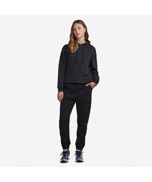 
Dit dames huispak van PIECES combineert een casual everyday-look met het comfort van heerlijk zachte en stretchy jersey stof. Perfect om thuis de hele dag in stijl te loungen. De hoodie heeft elastische manchetten, en trekkoorden in de capuchon. De sweatpants is voorzien van een elastische waistband met verstelbare koorden en zijzakken. Zowel de hoodie als de sweatpants zijn gemaakt van 60% katoen en 40% polyester.