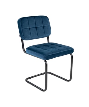 
Kick Ivy velvet - donker blauw Velvet: style with attitude! De Kick Collection Ivy velvet laat je hart sneller kloppen en geeft karakter aan jouw interieur. De velours zitting en het welbekende buisframe maakt de stoel stoer, comfortabel en uniek. De fluwelen stoel is verkrijgbaar in verschillende trendy kleuren en het zwart metalen sledeframe zorgt voor ultiem zitcomfort. Mix & match erop los!  Hoogte 84 cm Breedte 50 cm Diepte 56 cm  Zithoogte 49 cm Zitdiepte 44 cm  Materiaal zitting Sterke fluwelen stof Materiaal onderstel Metaal Draagkracht 110 kg Wil je de gehele collectie van Kick zien? Klik dan hier.