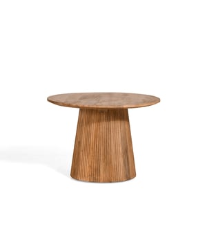 
Deze scandi-look bijzettafel Mokka van mangohout heeft een eenvoudig en strak design. De naturel bruine kleur toont subtiel de kenmerken van het mangohout en geeft de bijzettafel een luxe, warme look. Met een praktische afmeting van 60 x 60 x 42 cm past de tafel gemakkelijk in diverse ruimtes. Het ronde ontwerp is voorzien van een onderstel met half ronde latjes, wat zorgt voor een luxe uitstraling een rustieke touch. Merk: Collectables Kleur: Lichtbruin Afmetingen: 60x60x42
