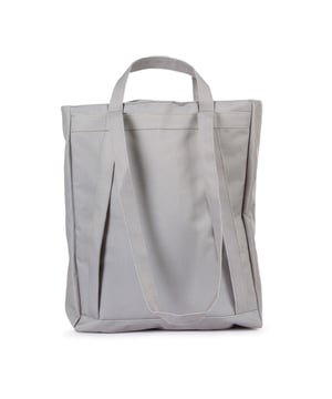 
Vulling: 100% polyethyleen. Materiaal: PVC gecoat, gerecycled PET. Ontwerp: 2 in 1. Draaghandvat, Schouderriem. Compartimenten: 1 Hoofdcompartiment. Zakken: 1 voorzak, rits, 1 binnenzak. Inhoud: 14L. Voering: 100% polyester.