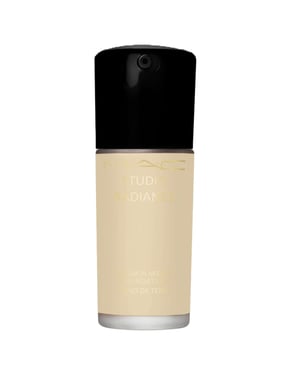 M.A.C Studio Radiance Serum-Powered Foundation NC11 - 30ml for Glowing Skin