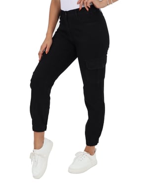 Damesjeans met elastische taille en zelfboeien in zwart