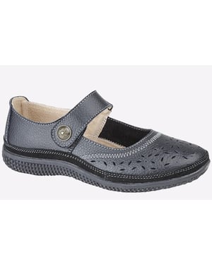 Boulevard Ontario Perforated Bar Leather Womens