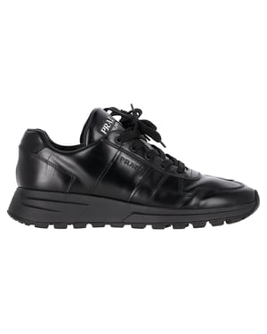 Prada Prax 01 Veterschoen Lage Sneakers in Zwart Kalfsleer