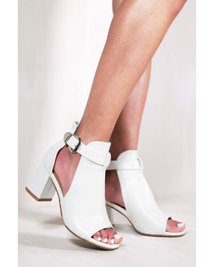 Where's That From Womens Lisa Block Heel With Side Buckle And Open Toe Front - White