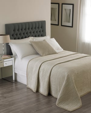 Brooklands Bedspread Champagne