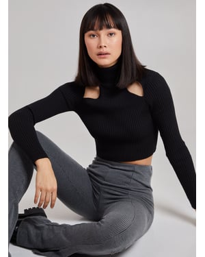 POPULAR - Ribbed Roll Neck Jumper With Cut Out Detail