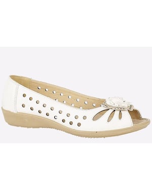 Boulevard Mia Flower Womens