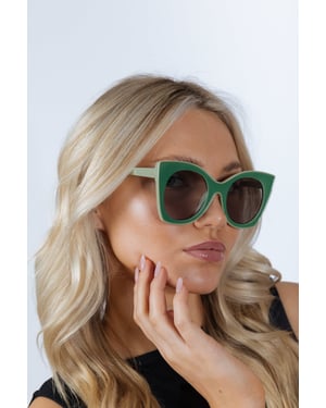 Oversized Round Cat-Eye Sunglasses in Green
