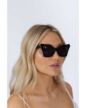 Oversized Cat-Eye Sunglasses in Black