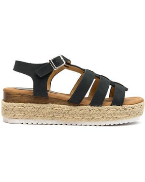 Solesister Maria Sandaler