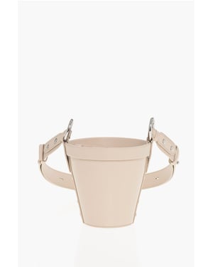 Rosa bucketväska i lackskinn med justerbar axelrem