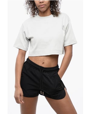 Ribbad, kort t-shirt med rund hals – grå