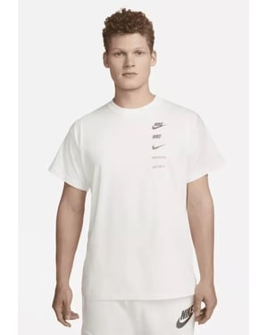 Nike Sportswear Standard Issue T Shirt in White