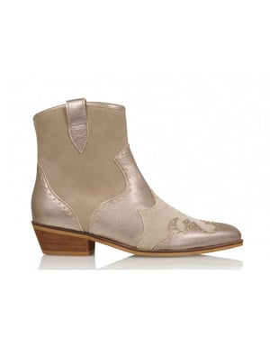 DWRS Label Lyon studs