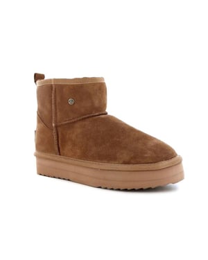 Warmbat Wallaby woman platform
