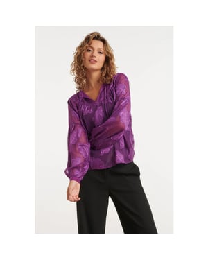 Smashed Lemon 24698 paarse chiffon jacquard v-hals top met bladmotief