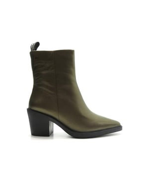Maruti Gisele leather