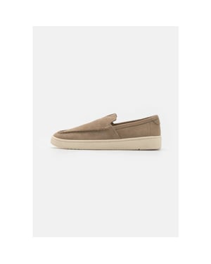 Toms Trvl lite loafer dune suede 10020883 3131
