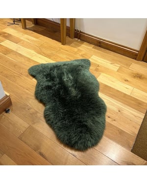 Äkta timjangrönt fårskinn Silkeslen naturlig mjuk fluffig ullmatta
