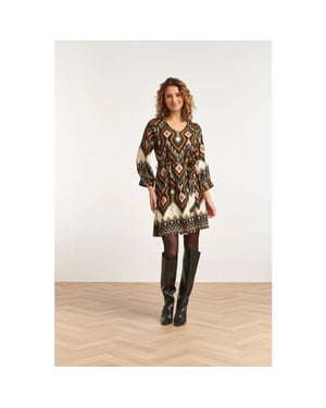 Smashed Lemon 23529 dames klassieke v-hals jurk met riemopvallende tribal print |