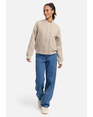 Marikoo dam mellanjacka Zunaa i bomber-/college-stil