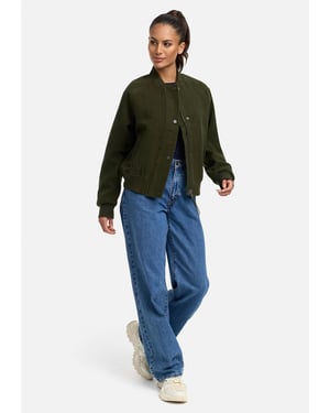 Marikoo dam mellanjacka Zunaa i bomber-/college-stil