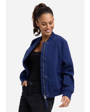 Marikoo dam mellanjacka Zunaa i bomber-/college-stil