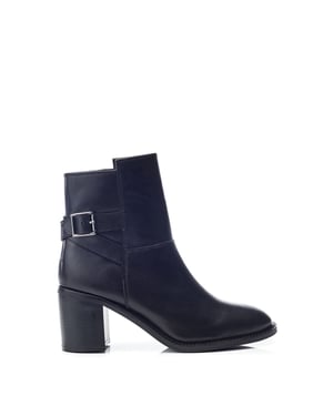 B.Jasmine Black Boots