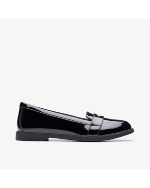 ScalaLoafer Y. Black Pat Shoes