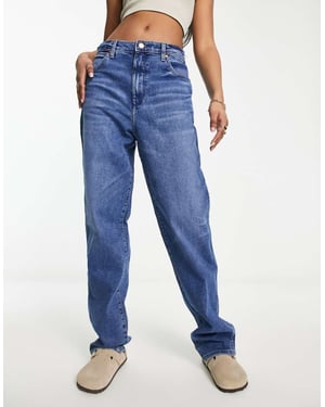 Wrangler – Mellanblå jeans med rak passform