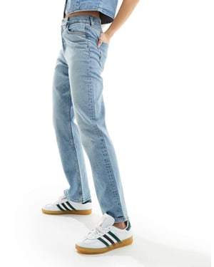 ASOS DESIGN – Mellanblå, raka komfortjeans med medelhög midja
