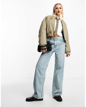 ASOS DESIGN – Ljusblå jeans med vida ben och mönster