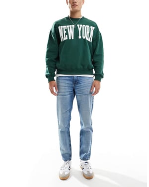 ASOS DESIGN – Blå avsmalnande jeans med mellanblå tvätt