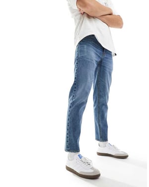 ASOS DESIGN – Blå stretchiga, avsmalnande jeans med mellanblå tvätt