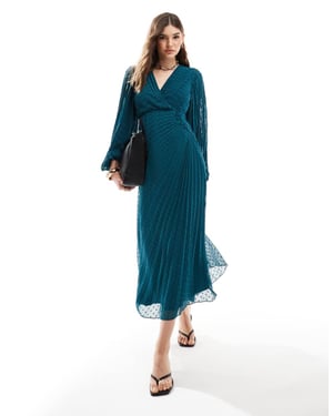 ASOS DESIGN – Blågrön plisserad maxiklänning i dobbychiffong med omlott och knappdetalj