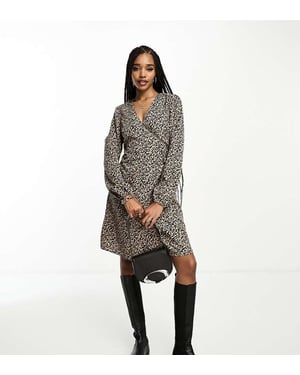 Pieces Tall – Leopardmönstrad miniklänning med omlottmönster