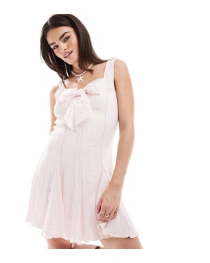 Miss Selfridge – Rosa miniklänning med blandade texturer och rosett framtill