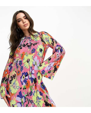 ASOS DESIGN Petite – Rosa blommig miniklänning med plissering och utsvängda ärmar
