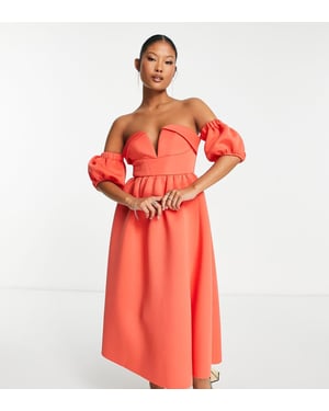 ASOS DESIGN Petite – Djup korallröd balklänning med bar axel och volang