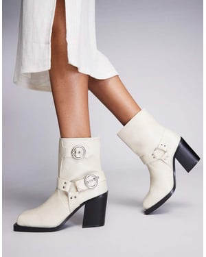 Public Desire – Freak – Krämfärgade bikerboots med klack och ankel