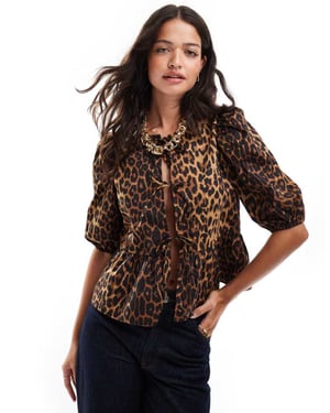 Noisy May tie front top in leo print