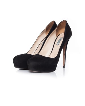 Prada zwarte suède plateau pumps.