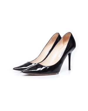 Jimmy Choo Pumps van lakleer in het zwart.