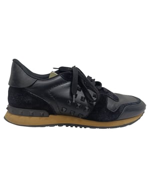 Valentino Garavani Rockrunner Lage Sneakers in Zwart Cali Leer