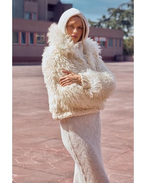 Shaggy Fur Short Coat With clasps